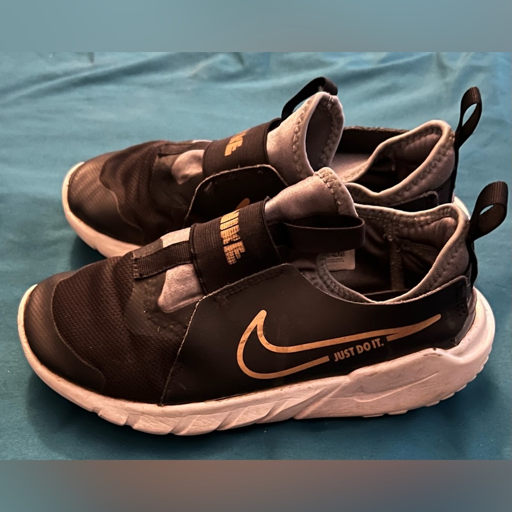 Boys Nike size 3.5Y